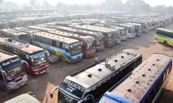 তিন জেলা থেকে দূরপাল্লার বাস চলাচল বন্ধ, দুর্ভোগে যাত্রীরা