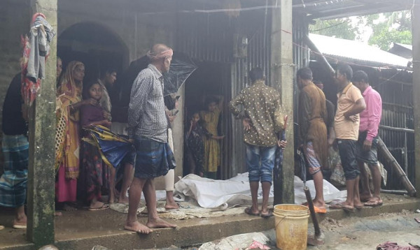 বসতঘরে পানি অন্যত্র যাবার সময় নৌকাডুবিতে ৩ ভাই বোনের মৃত্যু